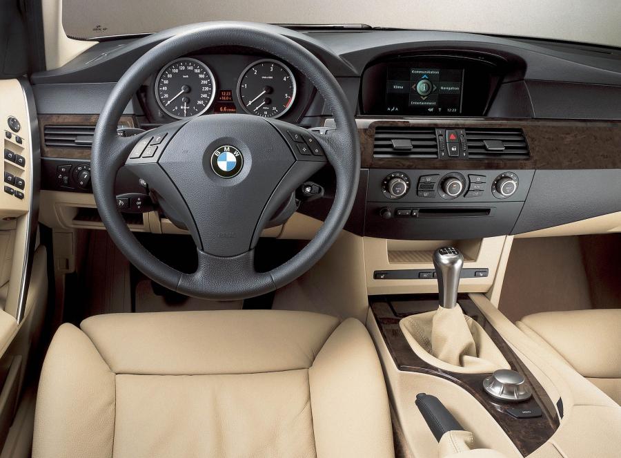  BMW 5-Series 2004 года  (фото 32 из 74)